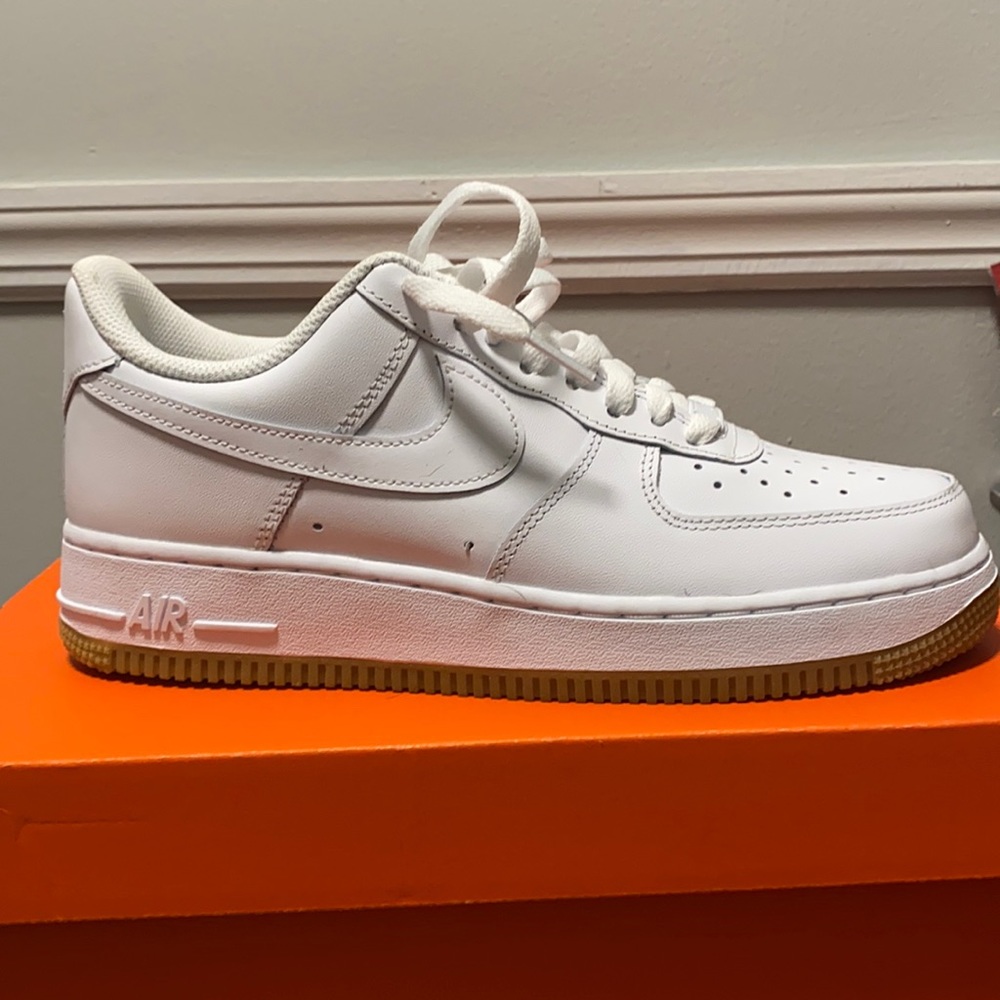 Nike brand new size 8 gum sole